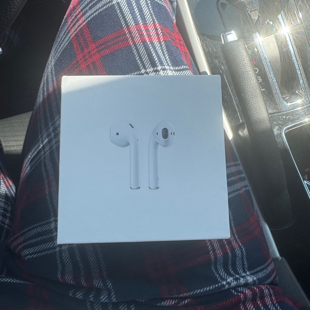 Apple AirPods in Classic White